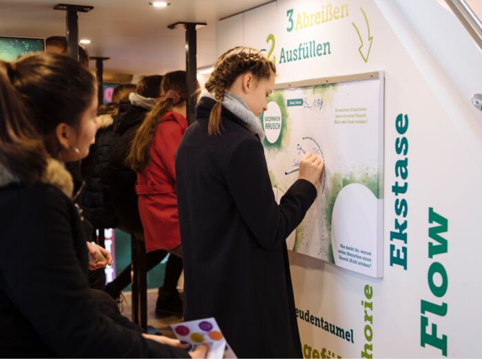 
  Schüler*innen an der Station Gedankenrausch